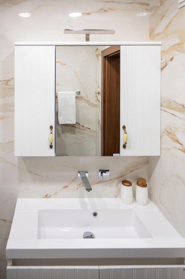 Modern Central Studio Apartment Sofia Exterior photo